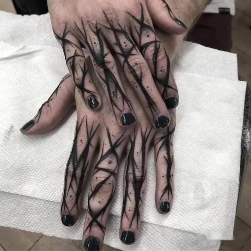 手指花体字纹身