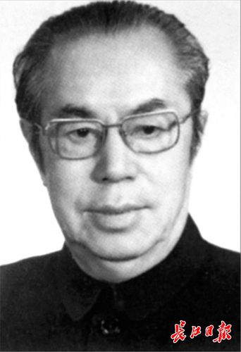 70年,长江日报走出一批传奇报人,他们后来成了著名外交家,诗人,作家