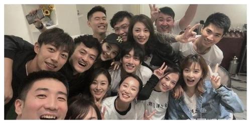 蒋年年的扮演者叫董晴, 毕业于北京电影学院09级表演系, 同班同学有