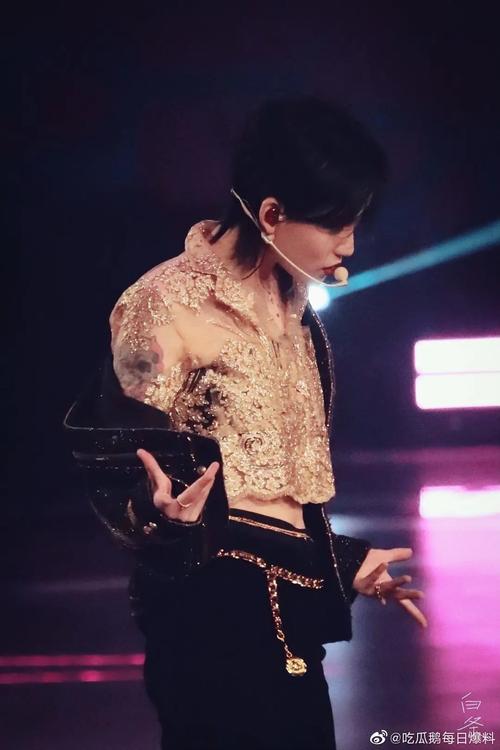 陆柯燃手臂上的骷髅头纹身有点野啊