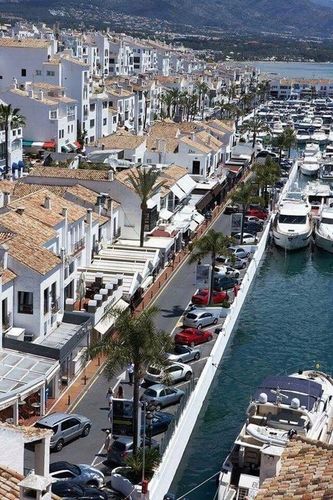 马贝拉 (marbella) 是西班牙南部安达卢西亚(andalucia)自治区马拉加