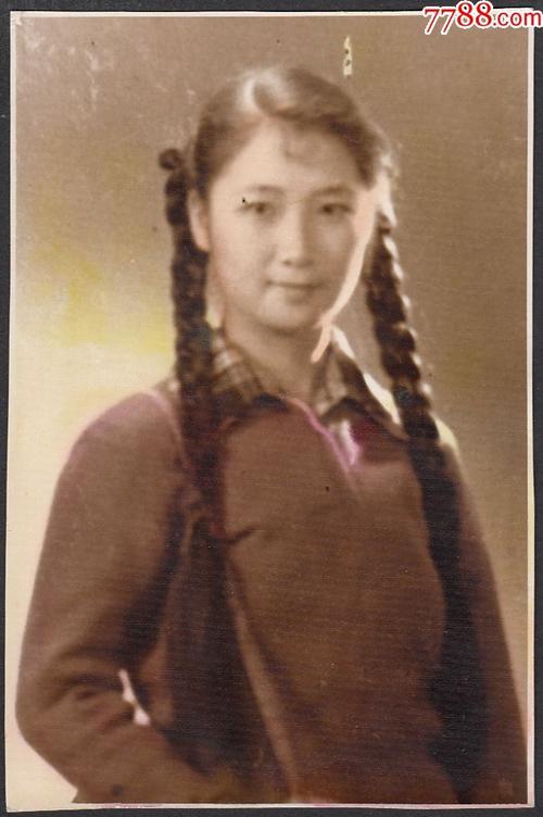 手工上色大辫子美女照片