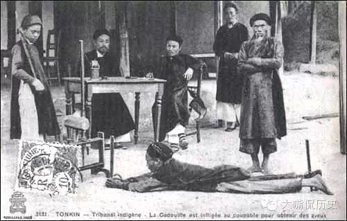 百年前晚清警察也打屁股但屁股没有被打开花