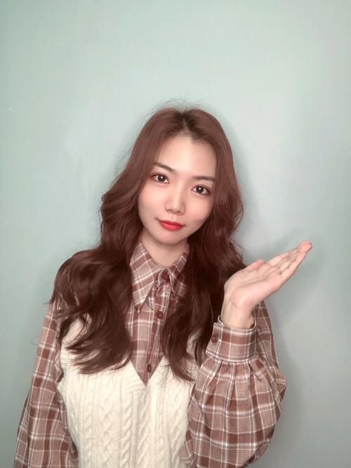 探店奈美造型发型屋高人气发型总监少宇tony我的肤色不是很白头发细软