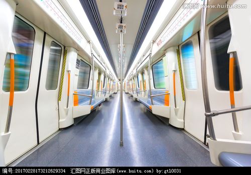 地铁车厢内部