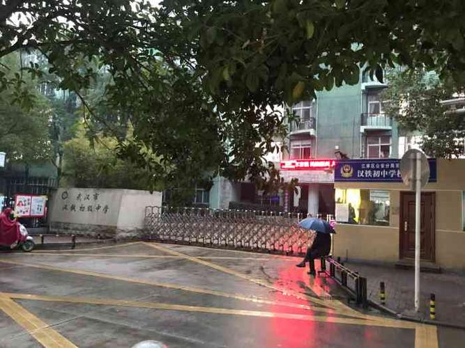 汉铁初级中学-"「汉铁初级中学」,位于百步亭花园社区内,.