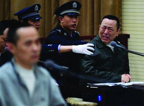 他曾钱多到花不完,豪赌一夜输两亿,枪决前大喊四个字,令人深思_刘汉