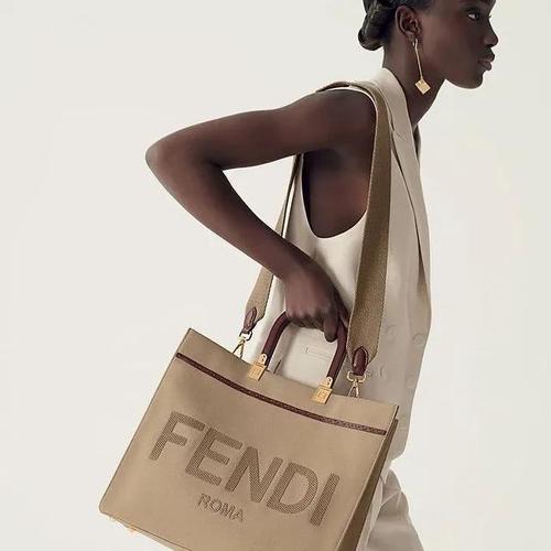 fendi包包2021春夏系列,新款马鞍包更是可甜可盐