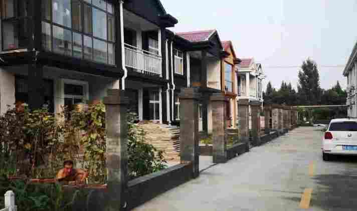 万 4355元/平米 5室2厅2卫 225﹐ 南北 楼层: 低层/2层  类型: 别墅