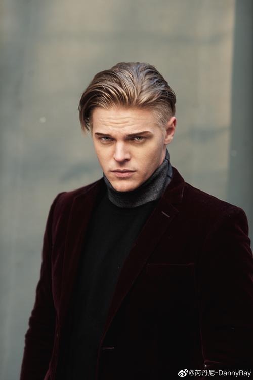 芮丹尼年龄今年多少岁了,芮丹尼和小李子对比照