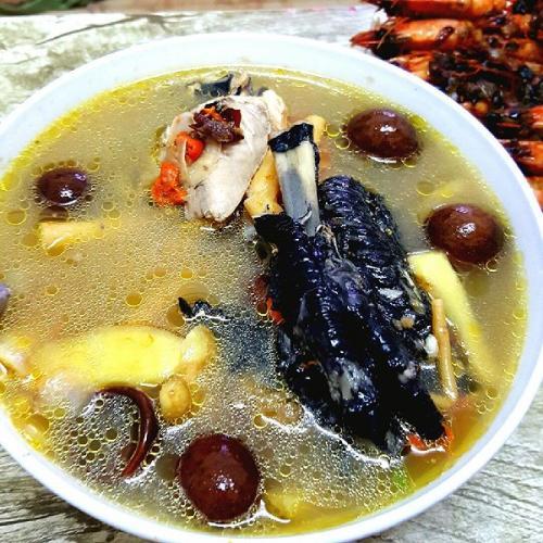 参枣乌鸡汤是一道家常菜,制作原料主要有党参,红枣,乌鸡腿,盐,清水.