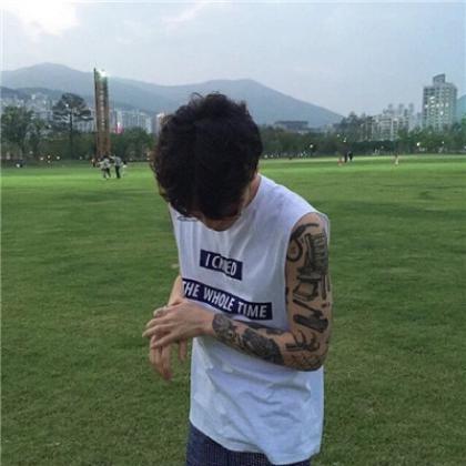 纹身的男生头像,女生怎么看待有纹身的男生呢