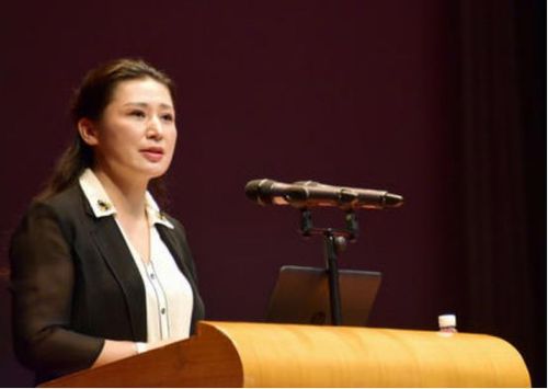 "不一样"的校长,汕头大学美女校长姜虹,与学生打成一片