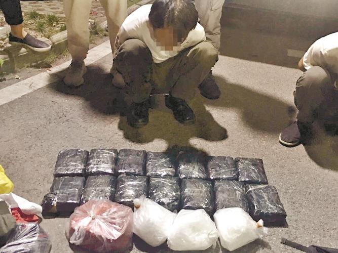 运13吨芒果掩护15公斤毒品毒贩借绿色通道运毒民警张网以待成功缉捕