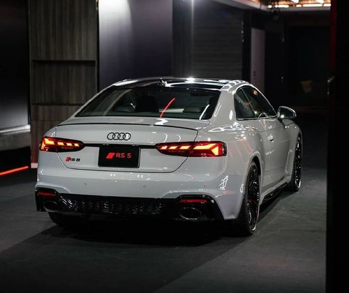 奥迪rs5 激进运动的白色涂装 性能范十足!