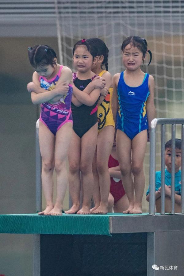 哭着也要挑战五米跳台!刷屏网络的跳水小女孩是这样练成的