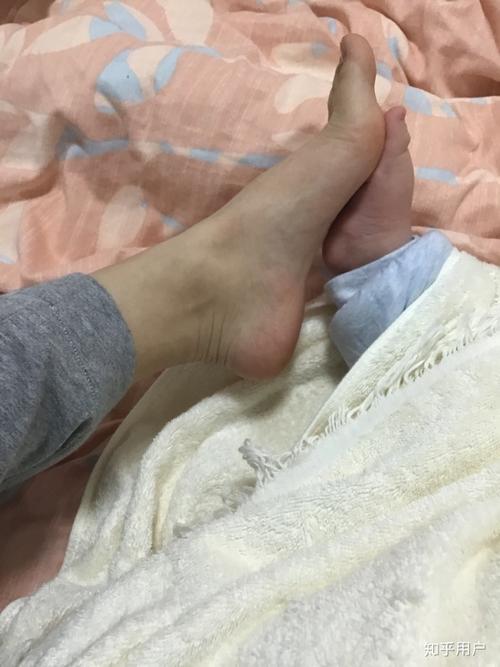 女孩子有双特别小的脚是种怎样的体验?
