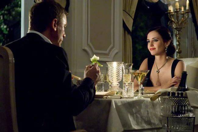 对于詹姆斯-邦德来说,007 既是对他王牌特工的肯定,也是一张"杀人