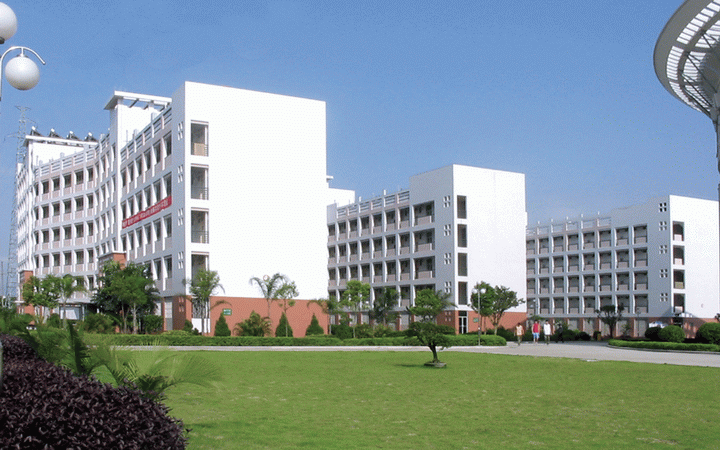  p> b>福建警察学院 /b>(fujian police college),简称"福建警院",是