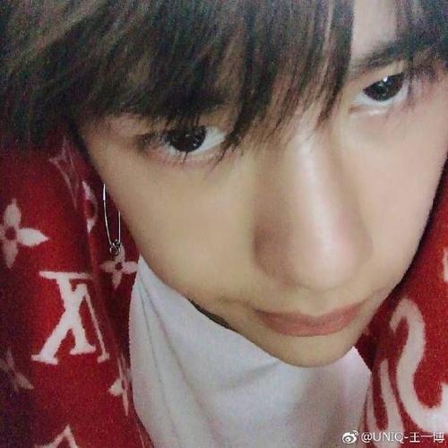 有没有王一博的自拍照片微博发布的高清原图的