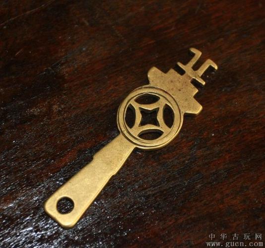 包真包老的一把清代造型很不多见的铜钥匙