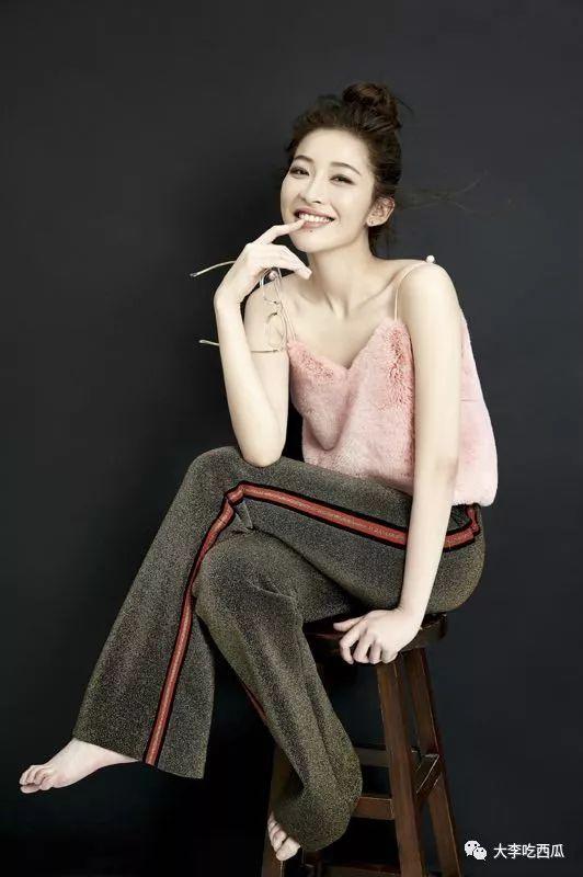 有人说:好的演员不一定能演话剧,但好的话剧演员,一定是好演员.