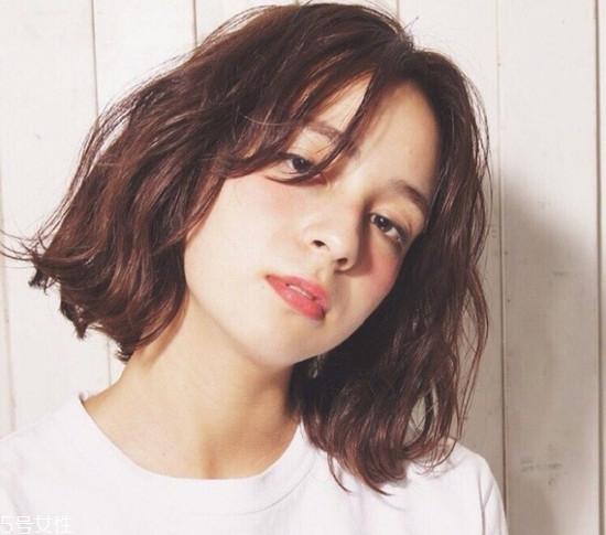 2018年将要流行的女生发型 女生短发烫发流行款