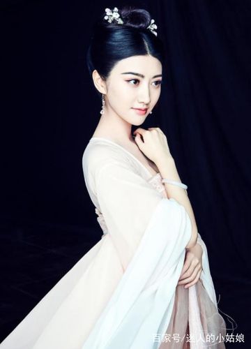 "龙女郎"景甜早期出席活动,气质非凡的她,简直太吸引