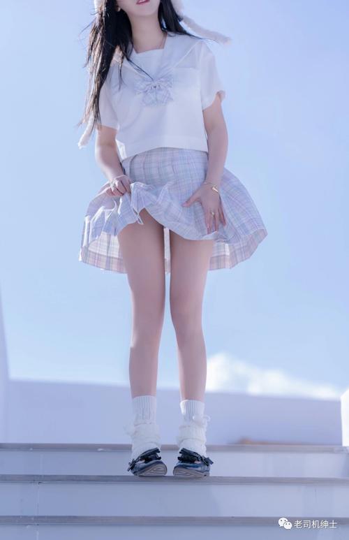 清纯妹子天台cos米线喵,jk制服(1)