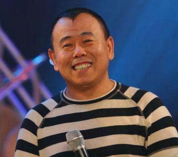 潘长江秀书法,透露着幼稚和喜剧,专家:好意思拿出手?