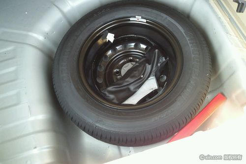 日产骊威备胎及随车工具