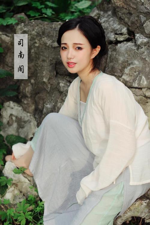 【司南阁】汉服 浅交领 宋裤 汉服日常——南枝.