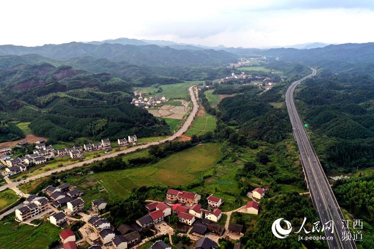 航拍江西宜黄崇山峻岭