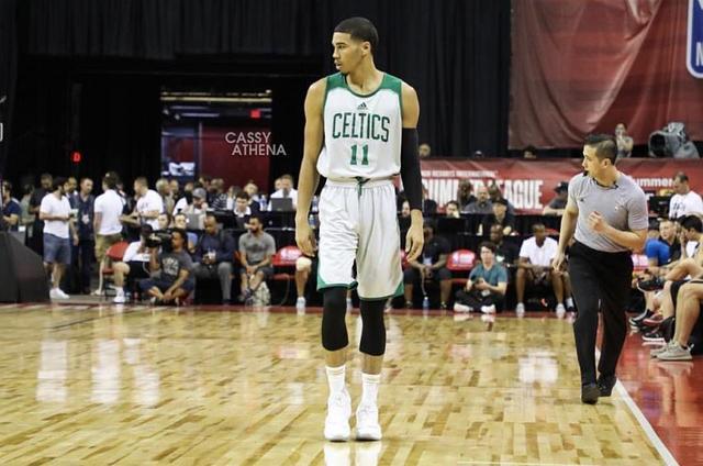 塔图姆大学就读于名校肯塔基,他是实力强大的年轻人,身高超过了2米03.