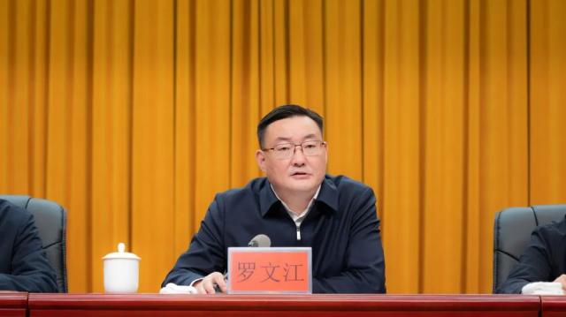 市长罗文江出席会议并讲话,副市长刘志斌宣读《关于表彰第三届吉安市