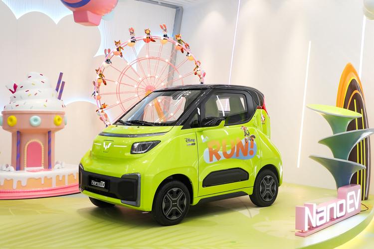 五菱双座电动车限定款实车曝光即将在天津车展亮相