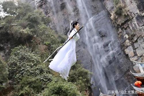 或是体验一把"威亚飞仙",一丈飞跃于山谷中,感受身处江湖的畅意,一圆