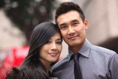 陈松伶携张铎穿情侣装庆49岁生日温馨浪漫,结婚八年无