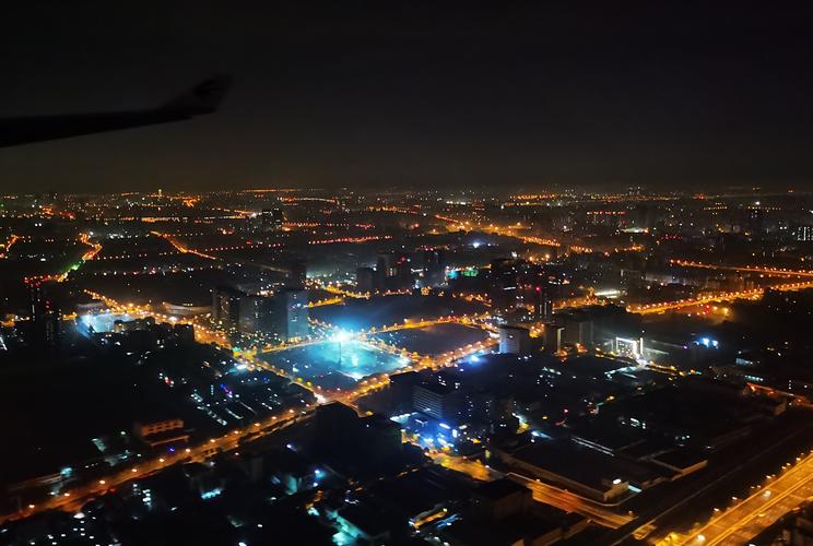 飞机上看上海夜景