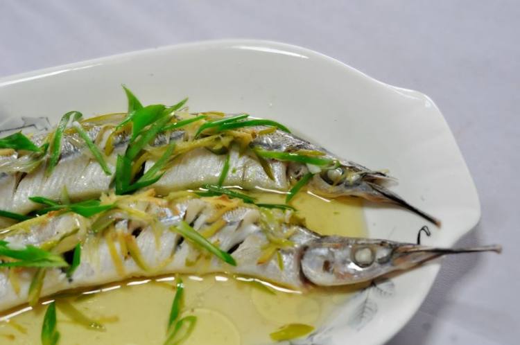 清蒸针鱼的做法,清蒸针鱼怎么做好吃,清蒸针鱼的家常