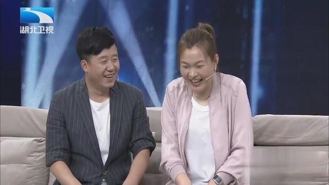郭金杰说起妻子崔莹,他感慨地说:好女人是所学校,妻子是我奋斗的最大
