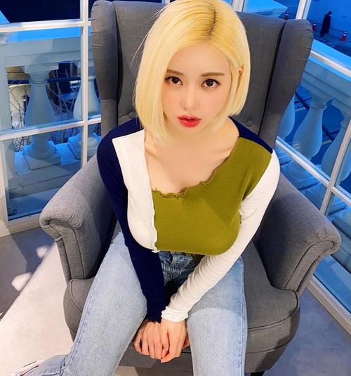 djsoda英雄联盟变装cos狐狸放大招谁还关心她脚上的