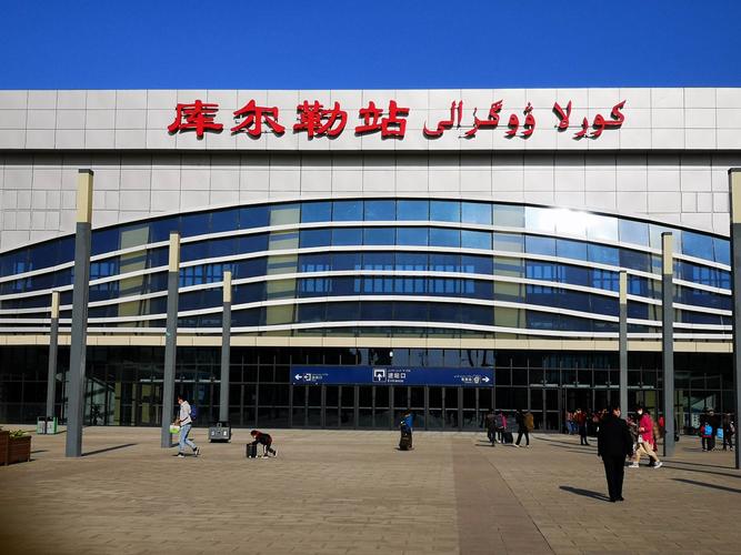 下午3点退房,乘坐大巴车早早的来到了库尔勒火车站.