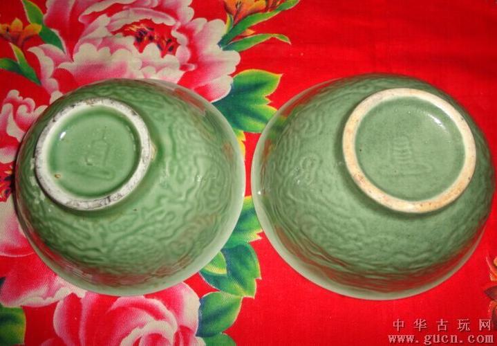 50年代龙泉窑印花龙纹大碗一对