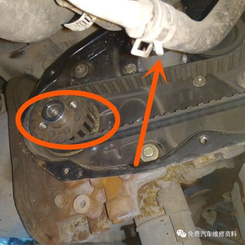 【分析】发动机隆隆的噪音让车主不安, 修车师傅检查