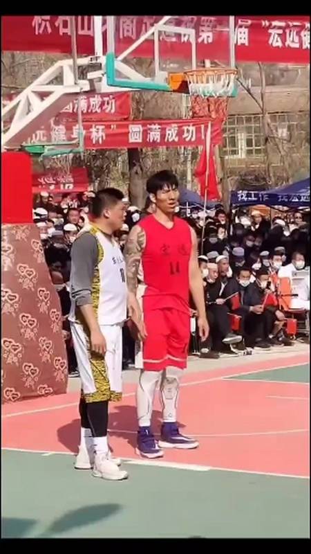 刘以生戏耍铁牛,中国野球俩大顶级内线的精彩对位-小