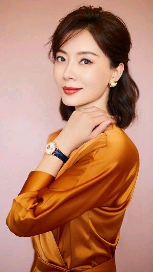 陈数精美壁纸:风韵犹存,端庄优雅,成熟魅力