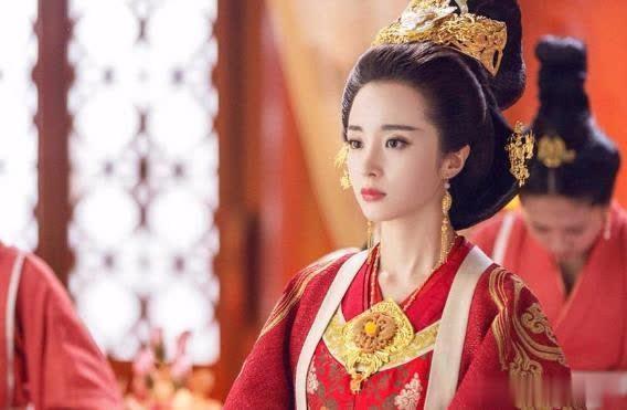 盘点电视剧中皇后造型——你最喜欢哪一套?