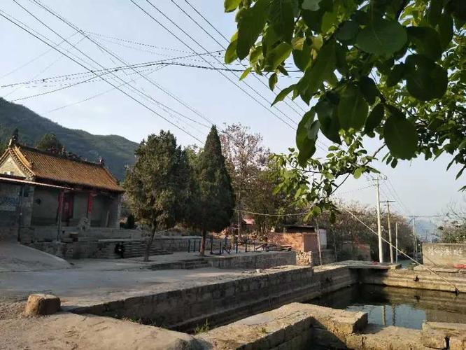 大南坡村里的大坑