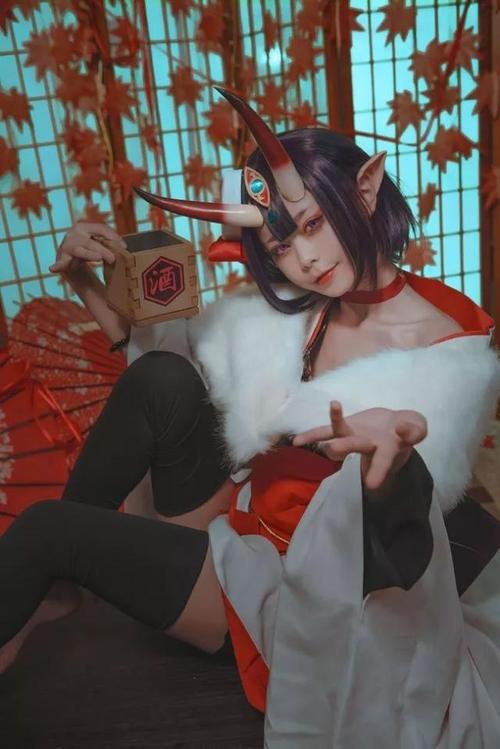 cos美图:fgo——酒吞童子,大秀香肩锁骨,邪魅御姐!